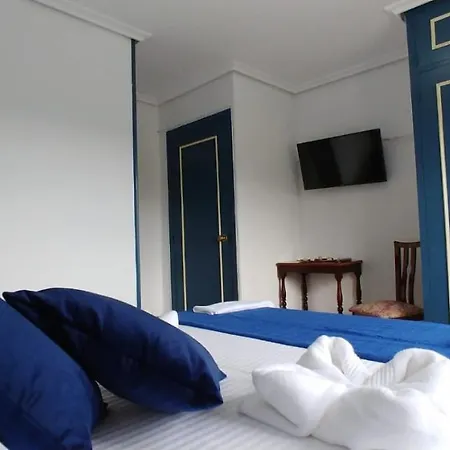 & Restaurante Miralpas Hotel *