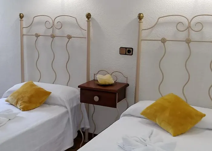 & Restaurante Miralpas Hotel Villegar