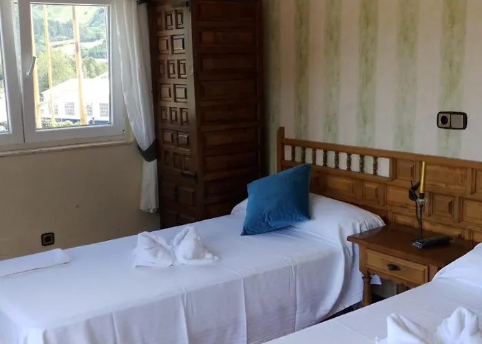 & Restaurante Miralpas