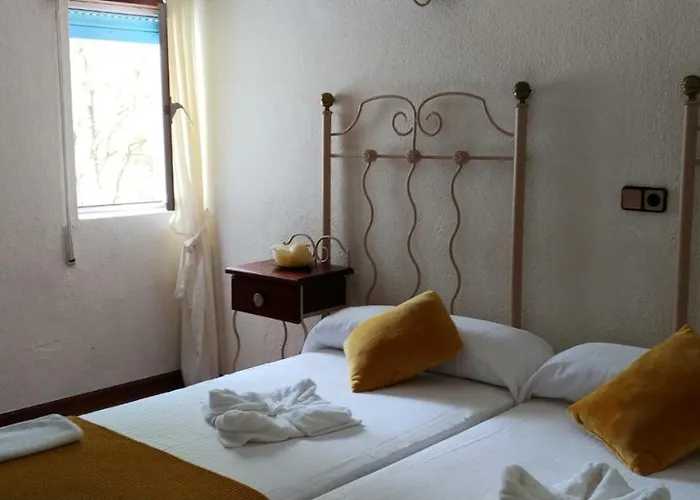 & Restaurante Miralpas Hotel *